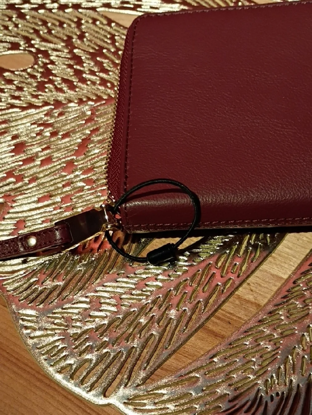 House of Harlow 1960 Wine Red Wristlet Wallet